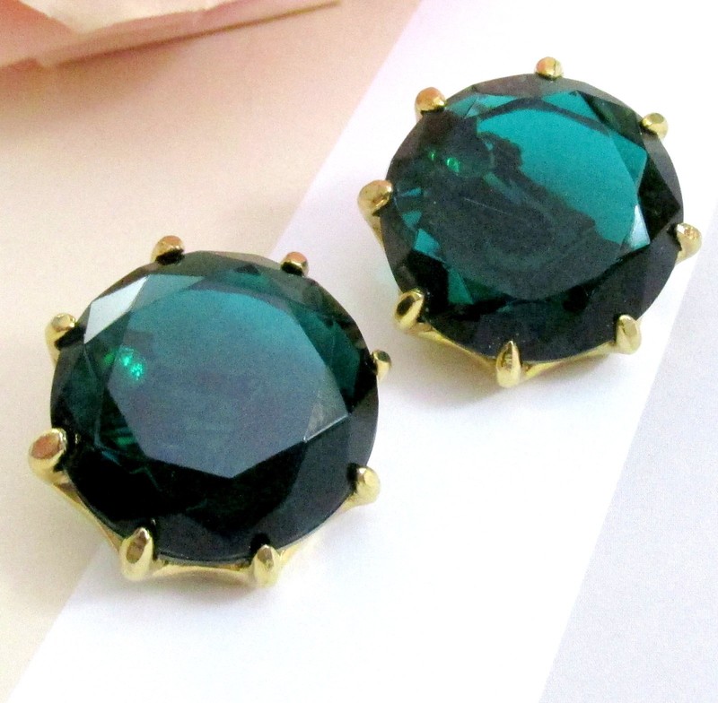 Vtg Runway 1" Round Glamorous Emerald Green Acrylic "Crystal" Earrings 80s Clip gallery