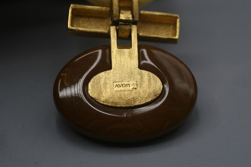 Avon Polished Oval Pendant 1976 S.M. Kent Hinged Gold Brown Cream Statement S40 gallery
