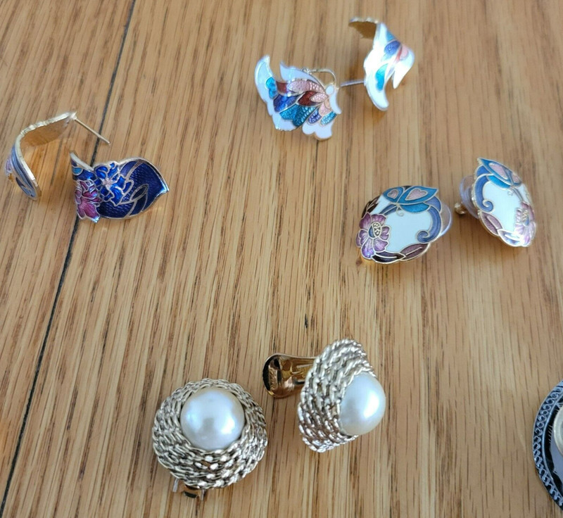 Jewelry Lot ALL Good Estate Sale 14 Earring Sets Value Undetermined See Photos gallery