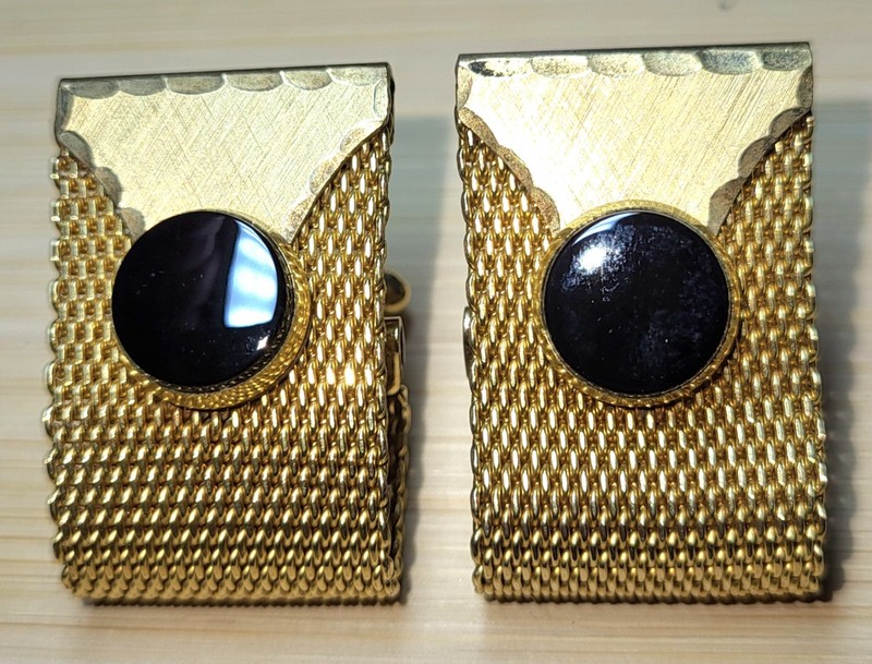 ANSON Black Onyx Goldtone Mesh Cufflinks Bullet Back Signed Great Condition