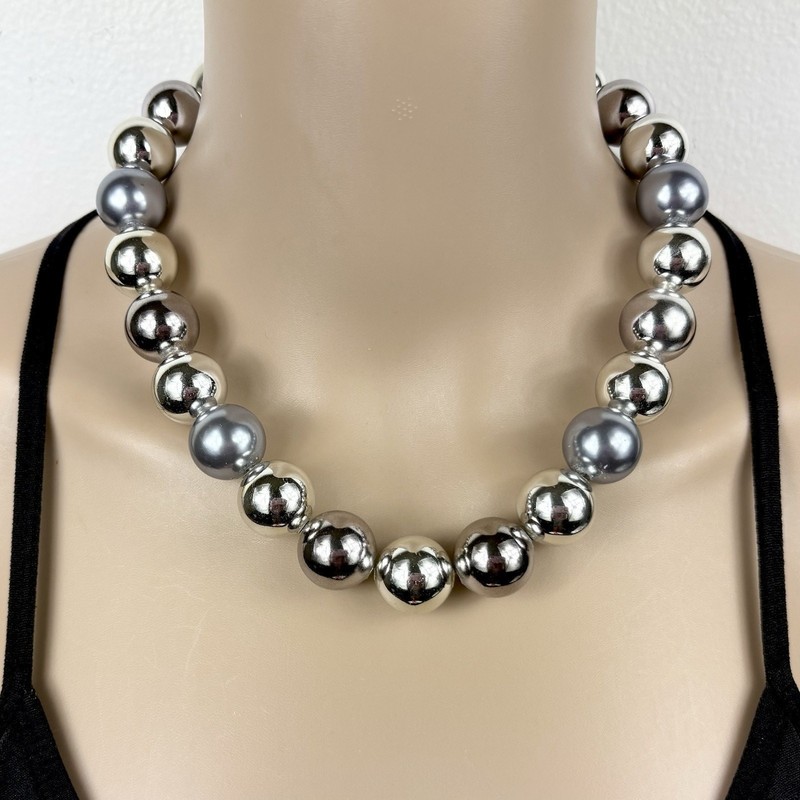 Vintage Shiny Gray and Silver Color Bead Necklace Chunky