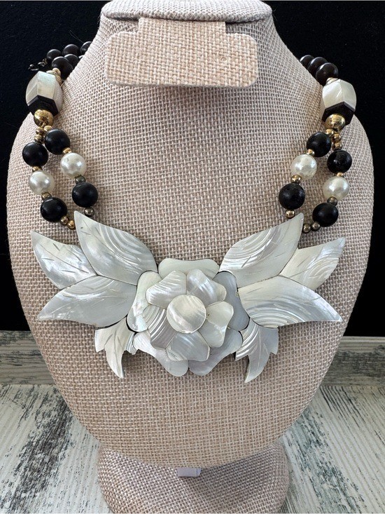 VTG Lee Sands Vintage Inlay Mother-of-Pearl Floral Statement Necklace
