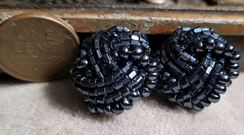 Vintage Costume jewelry clip on earrings 1980s 1990s gallery