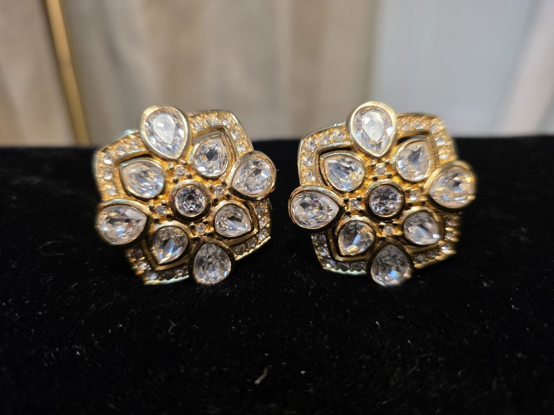 Vintage CHRISTIAN DIOR Gold-tone Clip On Earrings