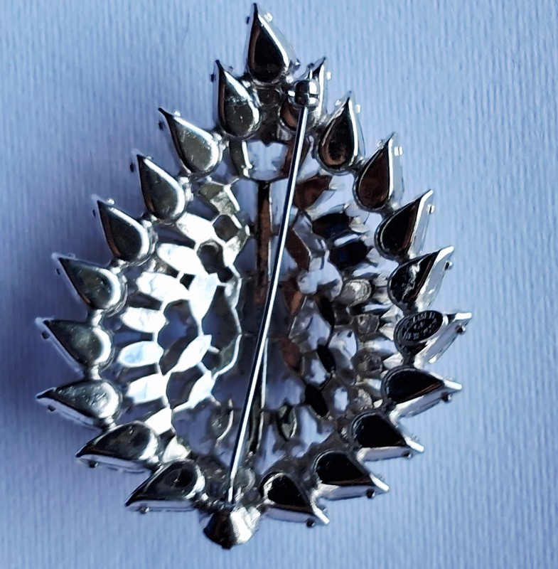 Vintage 1950s Kramer of New York Clear Rhinestone Leaf Brooch Pin gallery