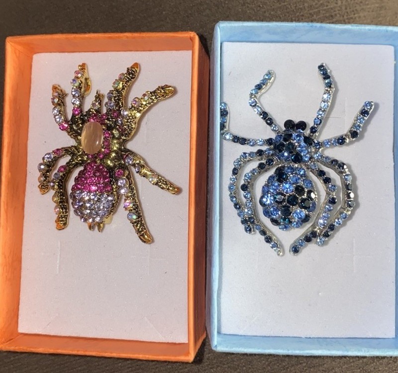 Lot of 2 Unique Spider tarantula vintage style pin brooch blue pink 3