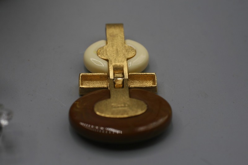 Avon Polished Oval Pendant 1976 S.M. Kent Hinged Gold Brown Cream Statement S40 gallery