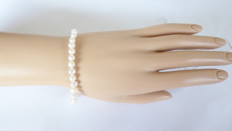 14K GE JCLIND White Pearl Bracelet 8" long Womens 6mm Pearls Very Good Condition gallery