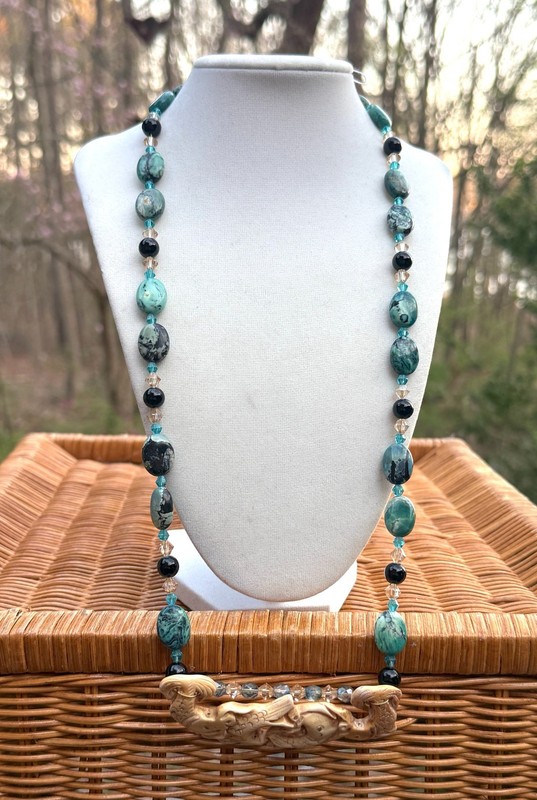 Vtg Artisan Made Genuine Stone & Glass Crystal Carved Koi Fish Necklace Boho