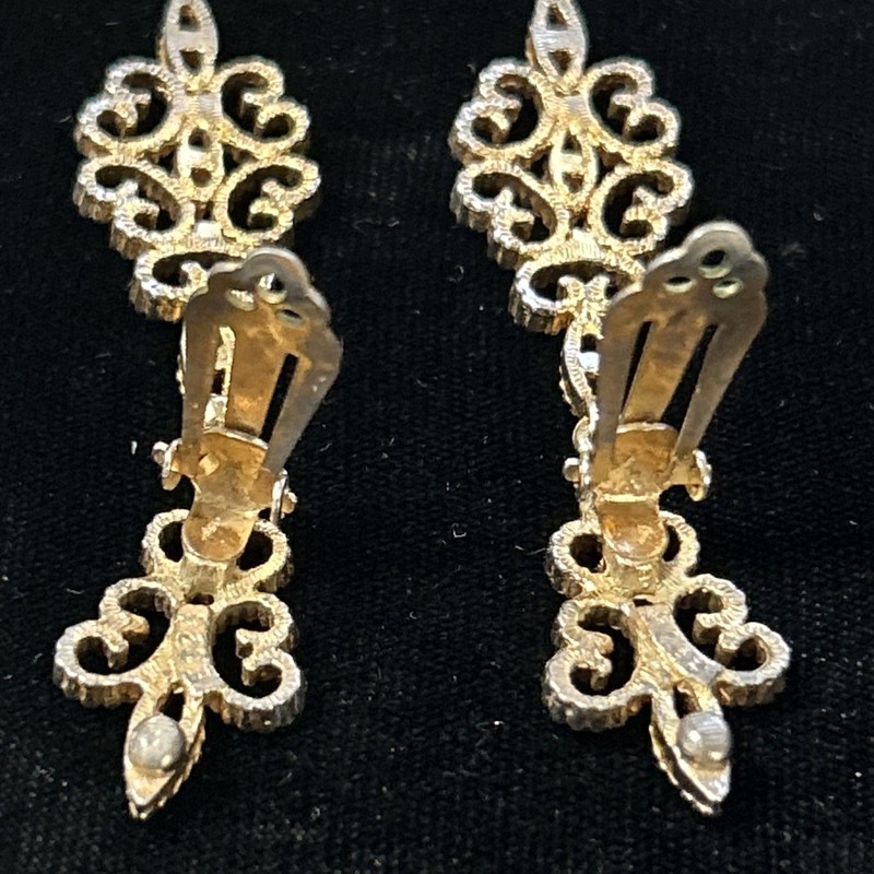 Vintage Filigree Open Work Gold Tone Dangle Drop Clip On Earrings gallery