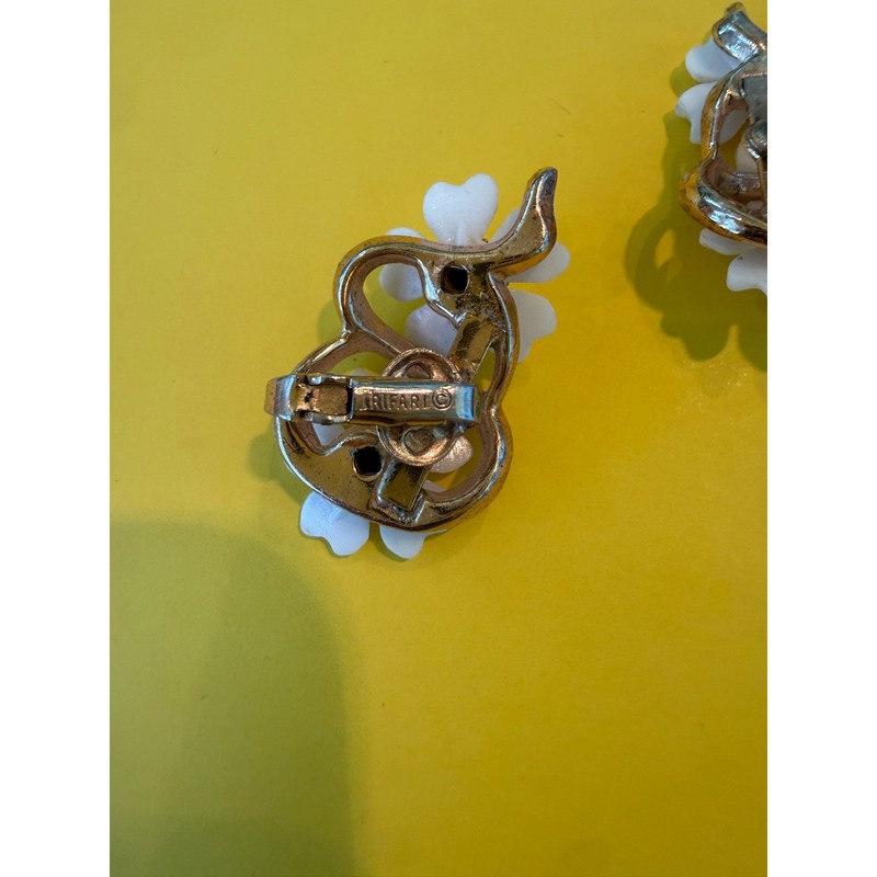 VTG 1950s Crown Trifari Alfred Philippe White Flower Earrings Pristine Cond gallery