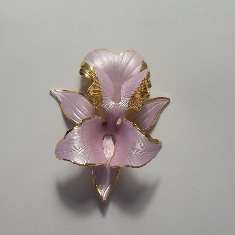 Vintage Signed Cerrito Original 1982 Orchid Iris Flower Brooch Lilac Goldtone 2″