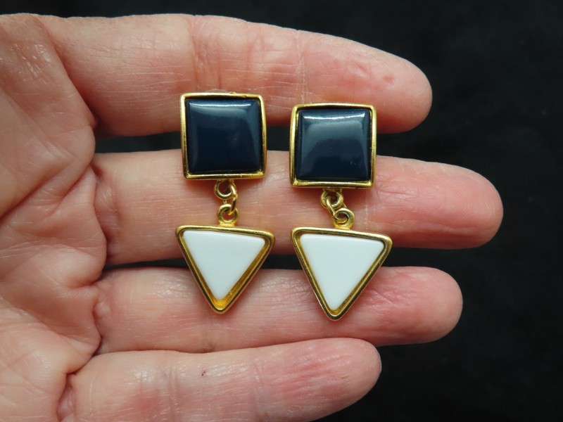 Vintage Gold Tone Black & White Geometric Dangle Pierced Earrings
