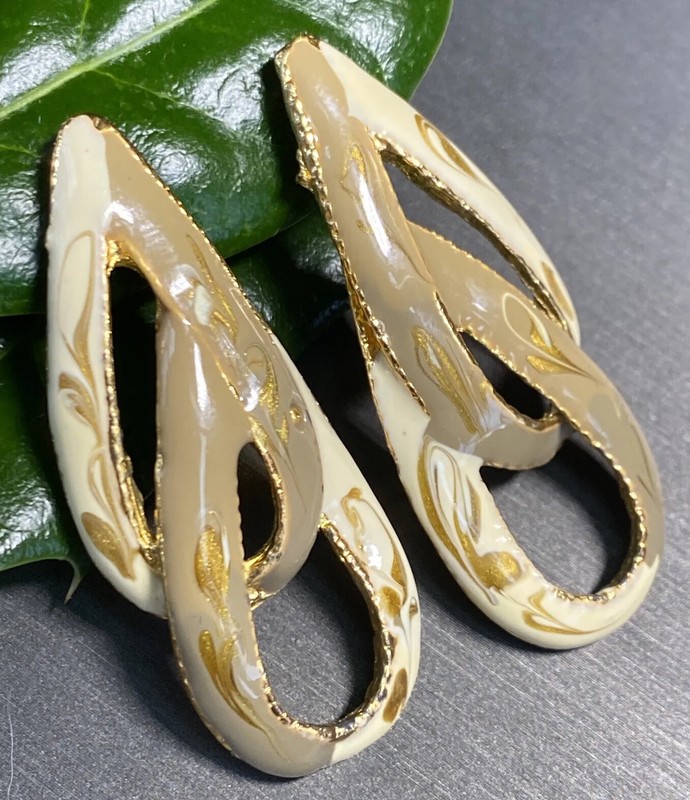 Vintage Stud Earrings Estate Jewelry Pre-Owned Teardrop White Beige Enamel