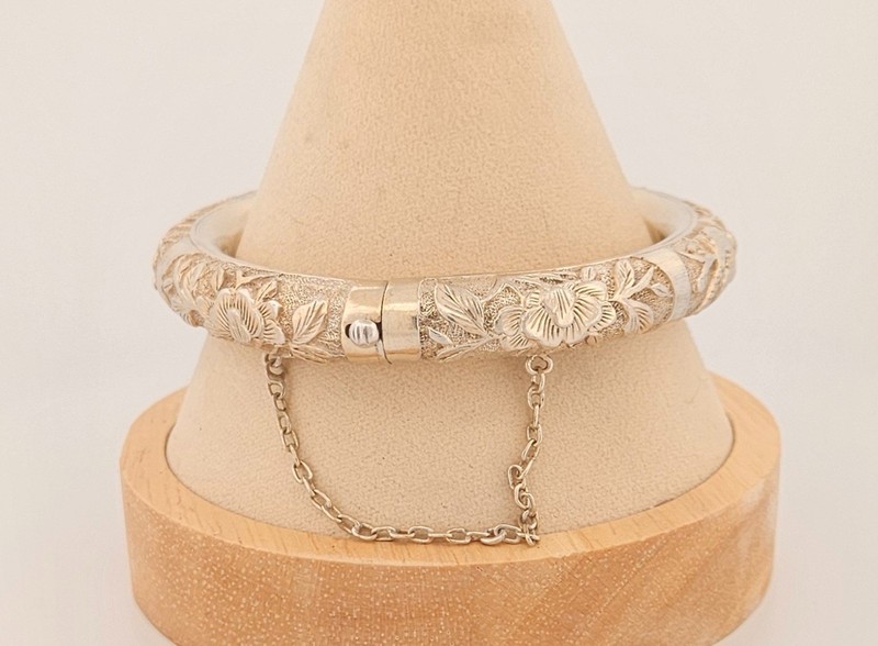 Sterling sivler vermeil antique hinged floral bangle w/security clasp 7" gallery