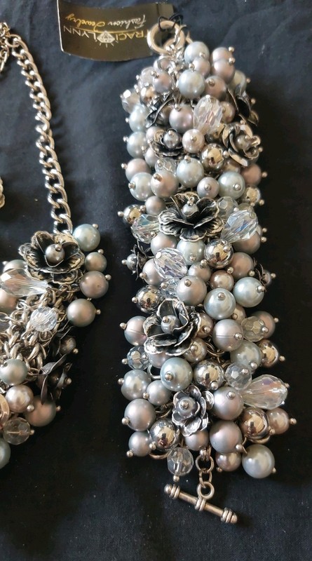 Vintage Traci Lynn Flower Pearl Chuncky Set of 3 gallery