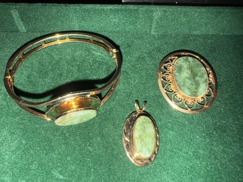 💛💛Vintage 3 Piece Jade Jewelry Set Pendant, Brooch & Bracelet💛💛