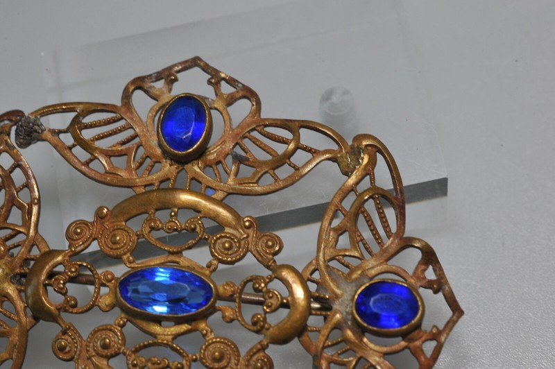 Large Victorian style OPEN BLUE rhinestone BROOCH c clasp REHAB or wear BL7 gallery