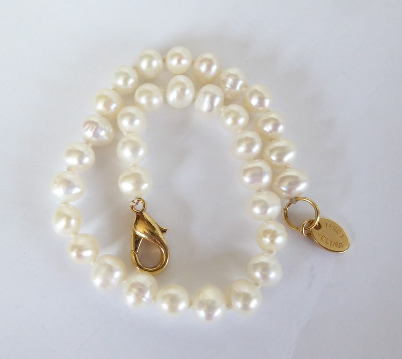 14K GE JCLIND White Pearl Bracelet 8″ long Womens 6mm Pearls Very Good Condition