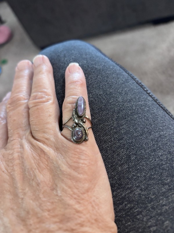 Gorgeous Vintage Antique women’s ring with purple stones