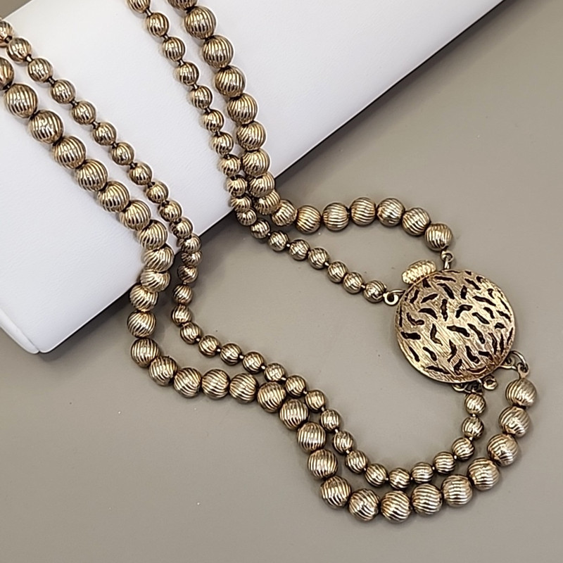 Vintage Beaded Necklace Ribbed Layered Round Box Clasp Antiqued Gold Tone 16″