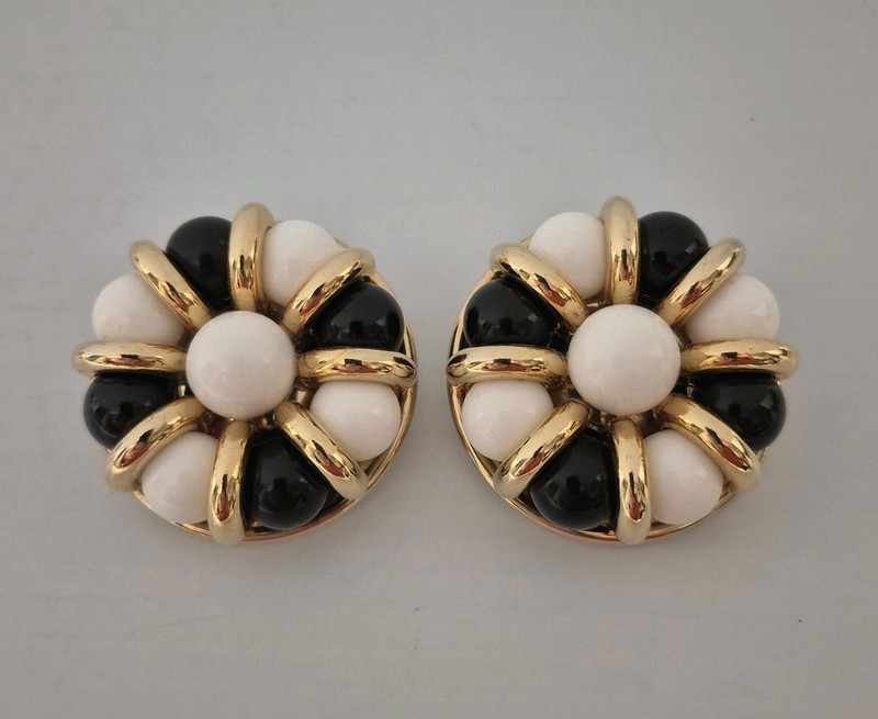 Vtg Black White Gold-tone Large Lucite Statement Round Clip-On Earrings gallery