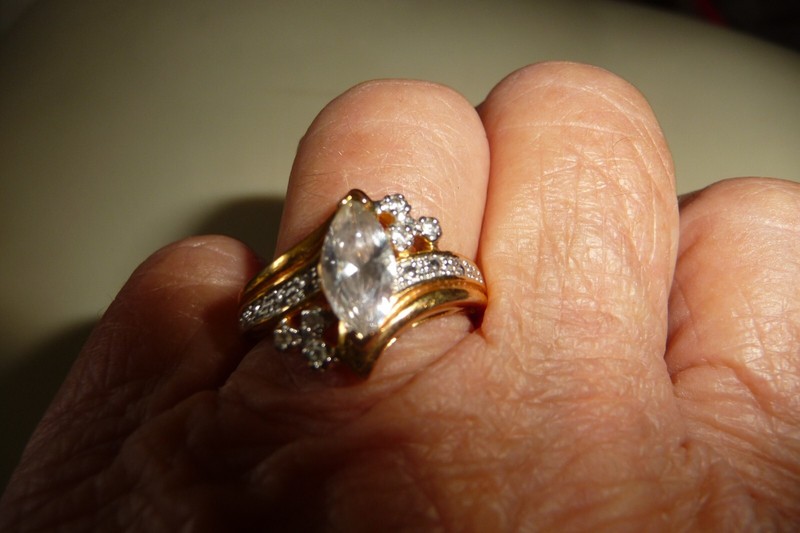 SETA SIGNED GOLD TONE W FAUX DIAMONDS Sz 7 1/2 RING #1/14A6 gallery