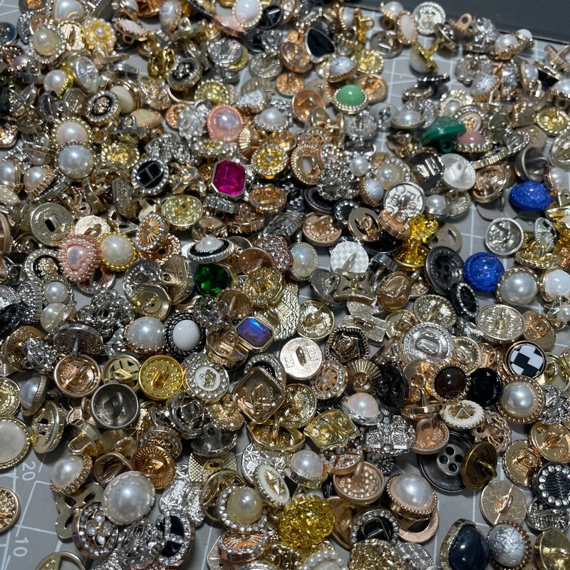 Vintage-now Costume Jewelry makeing Lots button Read Description 50pcs gallery