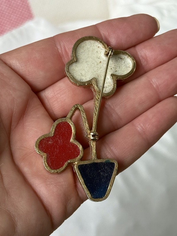 Vintag Pop Art 1960s 70’s Flowers In Pot Brooch Resin Red White Blue Gold 2 3/4” gallery