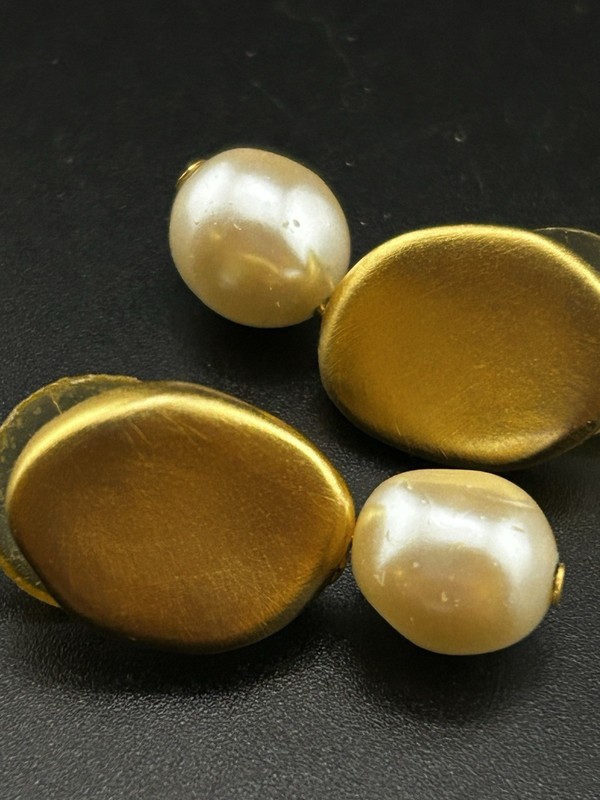 Vintage Gold Tone Faux Pearl Dangle Drop Clip On Earrings gallery