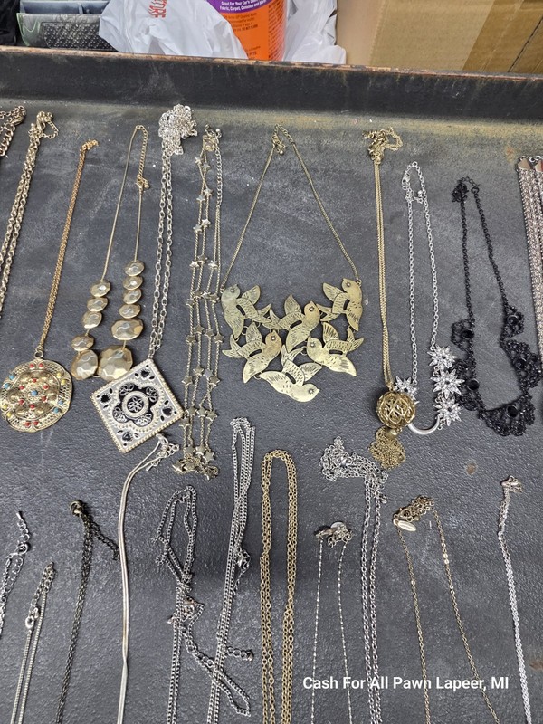 VINTAG 1970-1990 Retro Mcm JEWELRY 80 PC LOT NECKLACE BRACELET RINGS EARRINGS gallery
