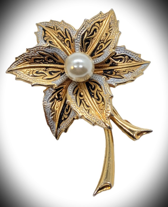 Sweet Vintage Damascene Style Detailed Gold Tone Flower Brooch Faux Pearl Center