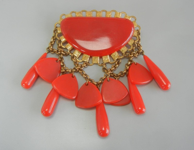Vintage 1940s Red Bakelite Brooch 11 Dangles Fringe 3 7/8″ Pin Festoon