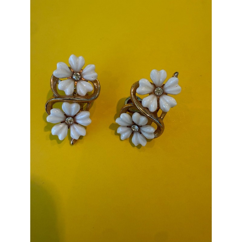 VTG 1950s Crown Trifari Alfred Philippe White Flower Earrings Pristine Cond gallery