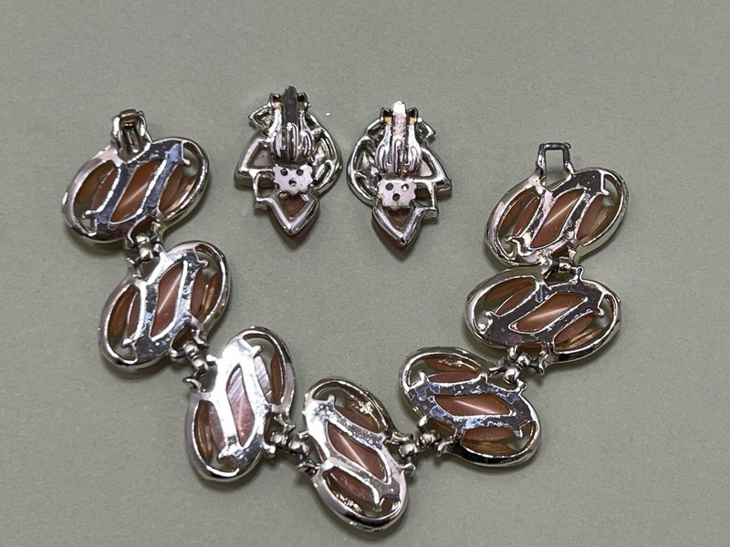 Vintage 60s Leaf Design Bracelet & Earrings Set 3 PC Thermoset Peach Gold Tone gallery
