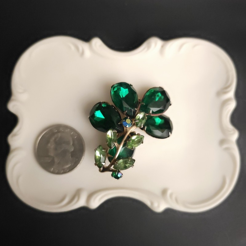 Vtg Emerald Green Rhinestone Brooch Prong Teardrop Marquis Round Leaf Vine 70s gallery