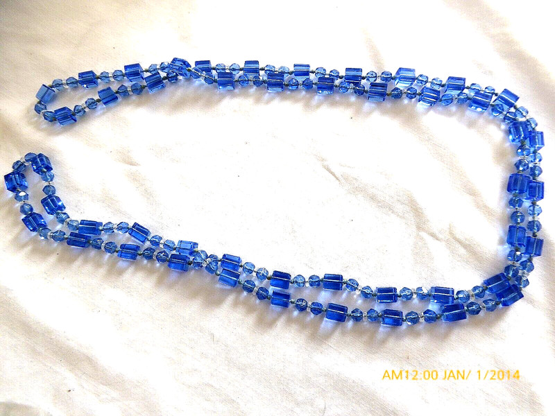 VINTAGE KNOTTED BLUE ART GLASS BEADED FLAPPER NECKLACE