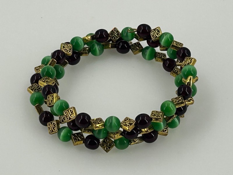 Vintage Beaded Coil Bracelet Green Black Glass Gold Tone Metal Cat Eye Memory