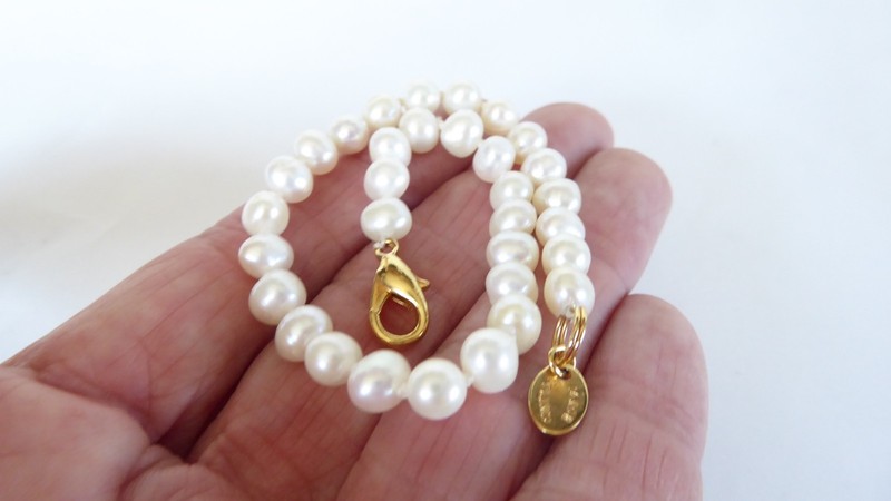 14K GE JCLIND White Pearl Bracelet 8" long Womens 6mm Pearls Very Good Condition gallery